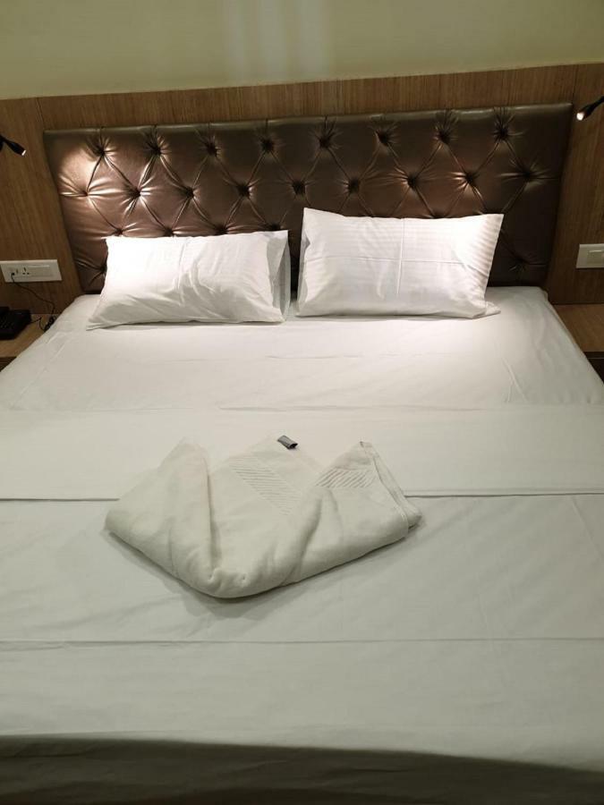 Отель Amutham Residency Tiruchirappalli Экстерьер фото