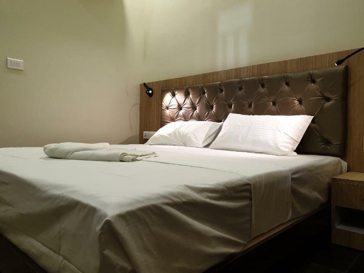 Отель Amutham Residency Tiruchirappalli Экстерьер фото