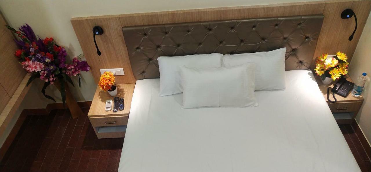Отель Amutham Residency Tiruchirappalli Экстерьер фото