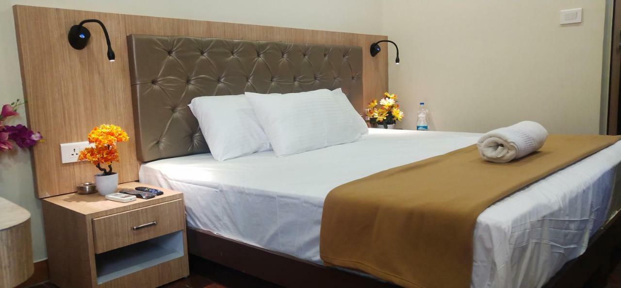 Отель Amutham Residency Tiruchirappalli Экстерьер фото