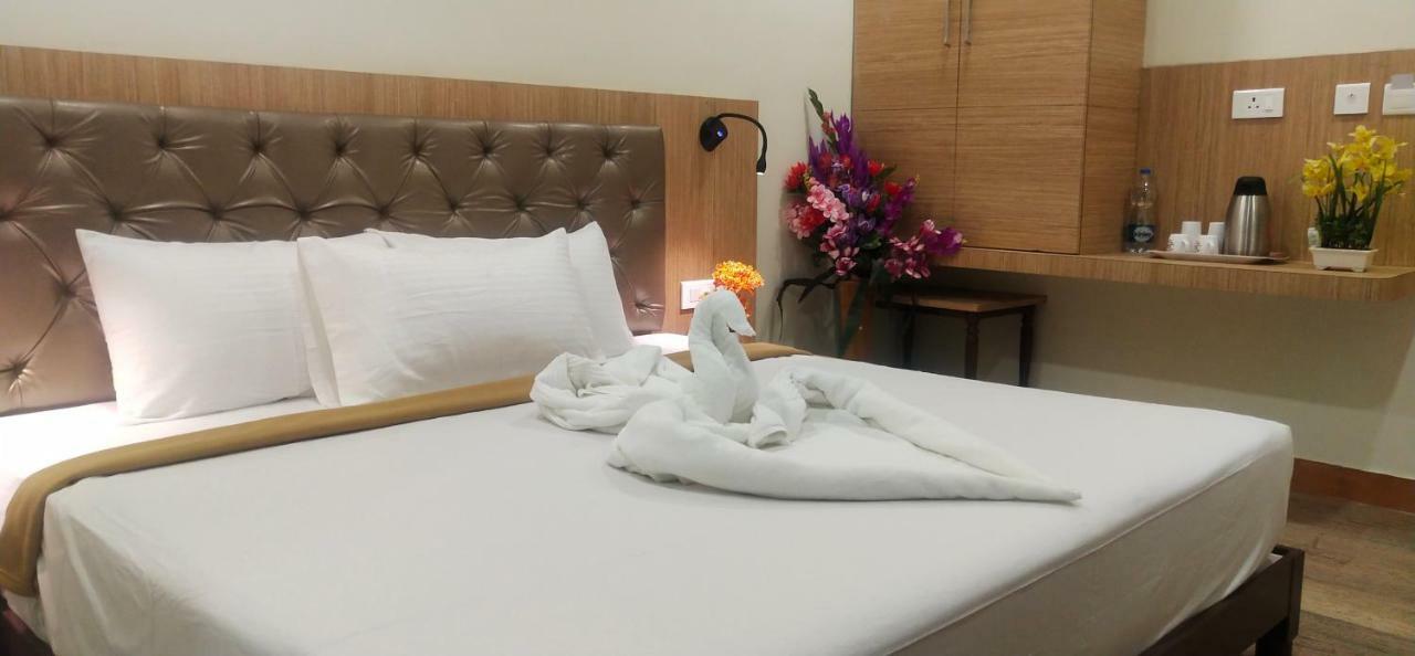 Отель Amutham Residency Tiruchirappalli Экстерьер фото