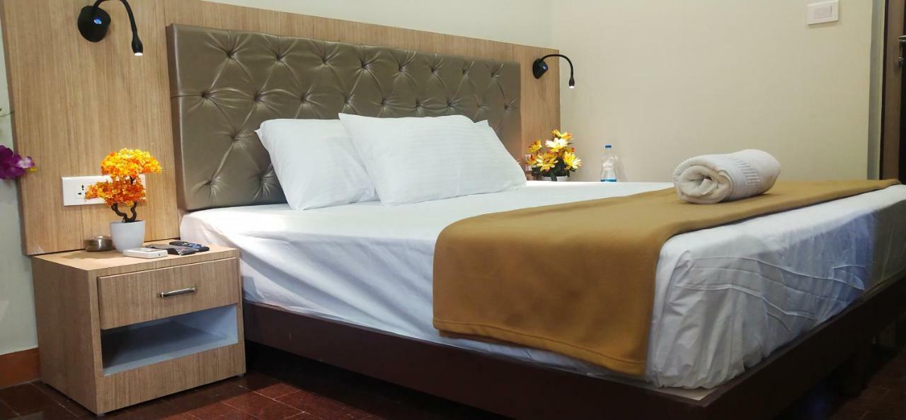 Отель Amutham Residency Tiruchirappalli Экстерьер фото