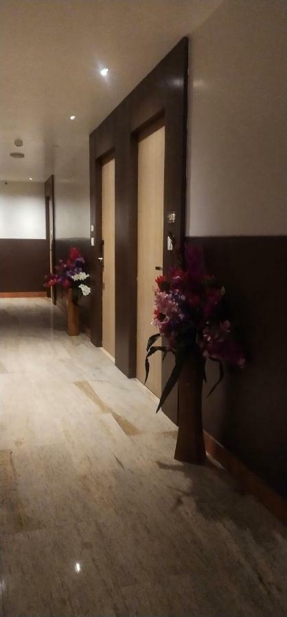 Отель Amutham Residency Tiruchirappalli Экстерьер фото