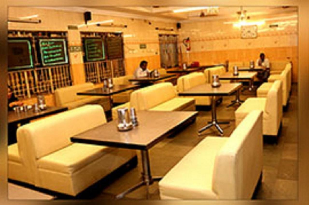 Отель Amutham Residency Tiruchirappalli Экстерьер фото